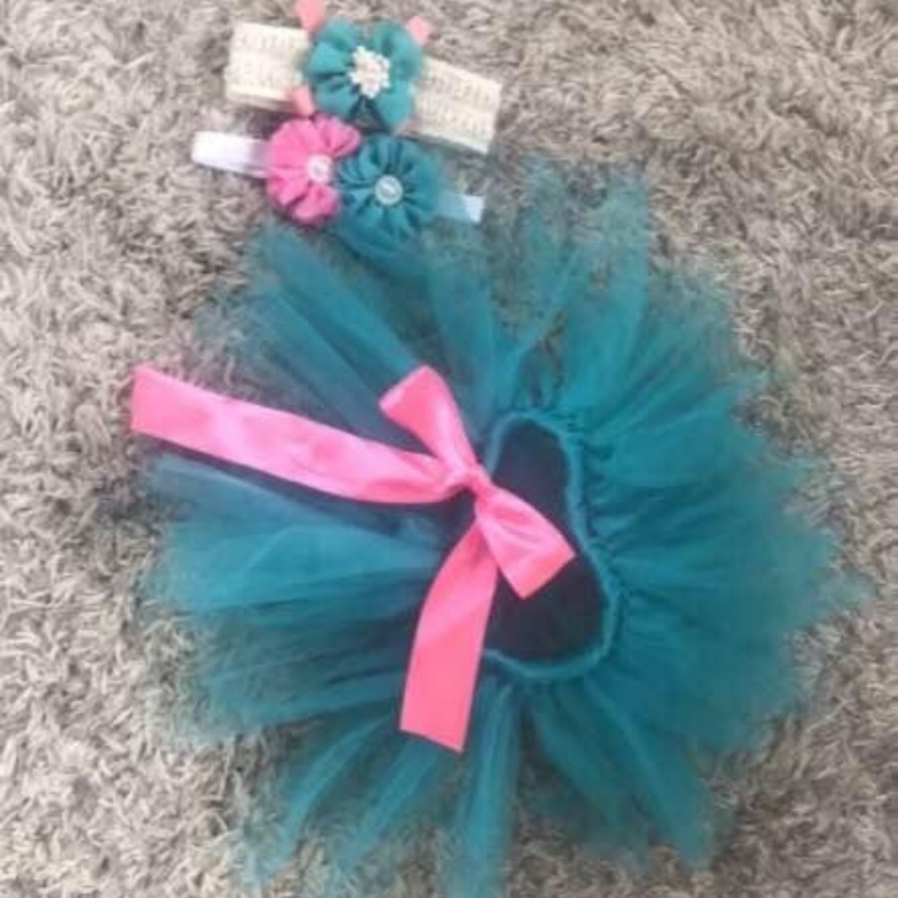 Brand NewBaby 6mt-2yrsTeal Tutu with Hot Pink bow an 2 matching head bands